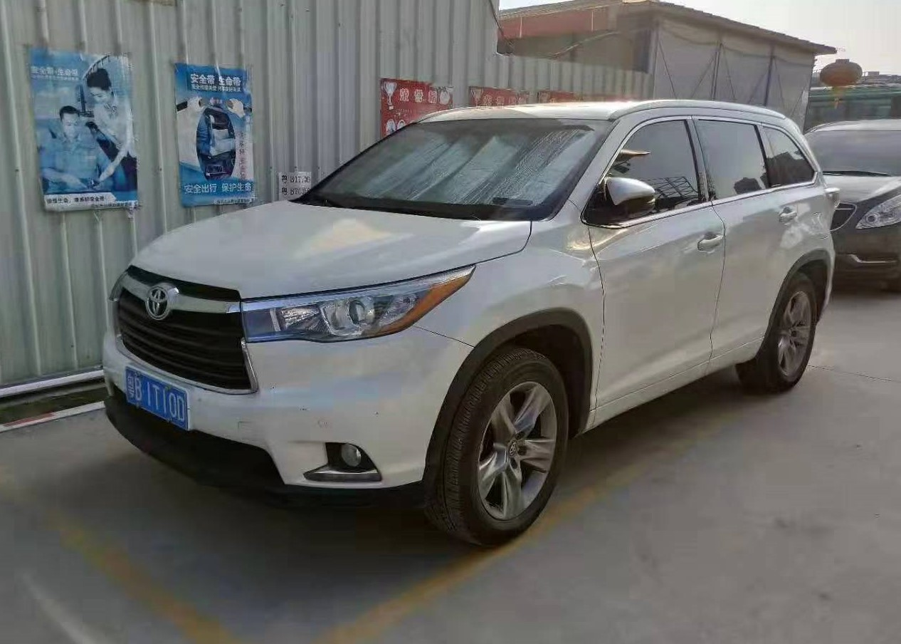 2019年豪华版越野小轿车